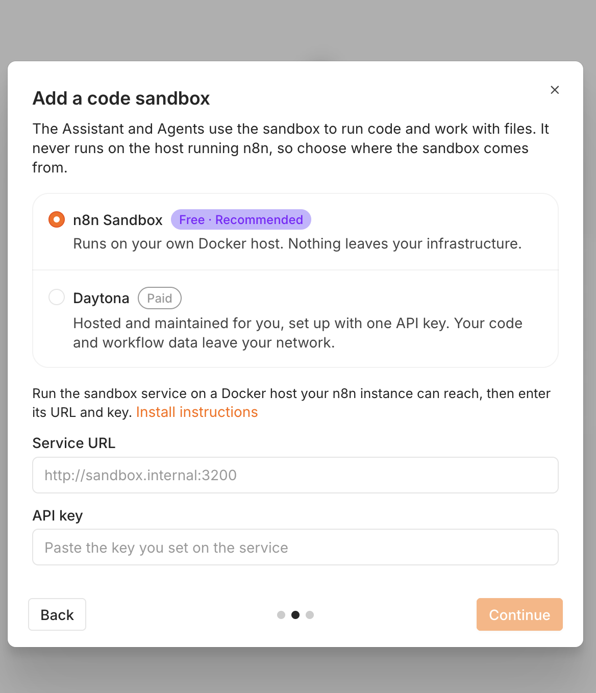 n8n Sandbox Formular mit leeren Feldern Service URL und API key